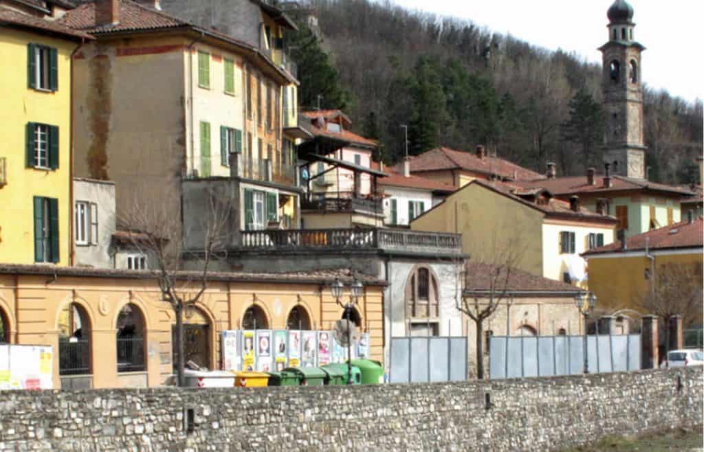 Un'altra strada zitta